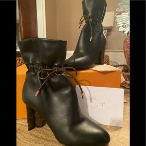 EUC Louis Vuitton Silhouette Black Monogram Heeled Ankle Boots 39